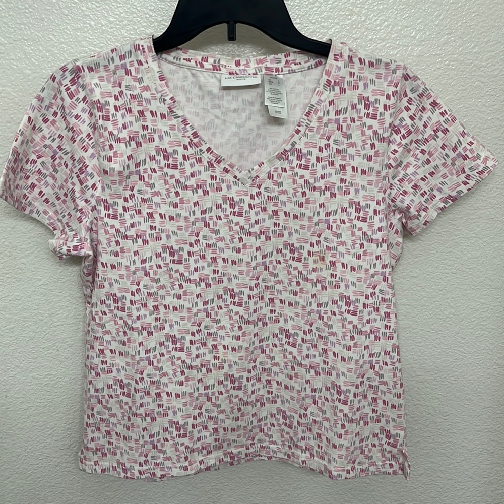 Patterned v neck tee